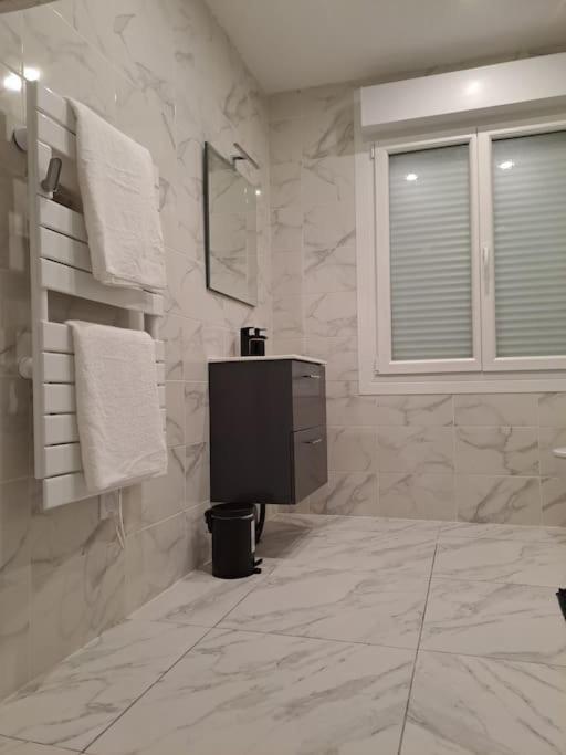 24H Course/Moto/ Oasis / Antares Apartment Le Mans Bagian luar foto